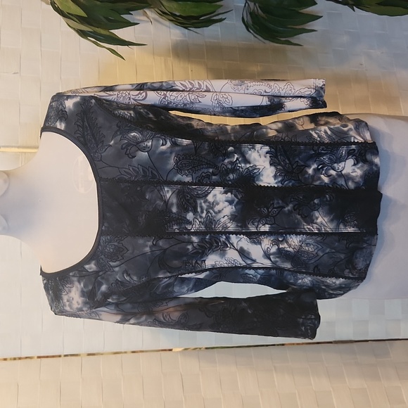 Dressbarn Navy/White Paisley Print 3/4 Sleeve Top - Size Medium - Picture 2 of 11